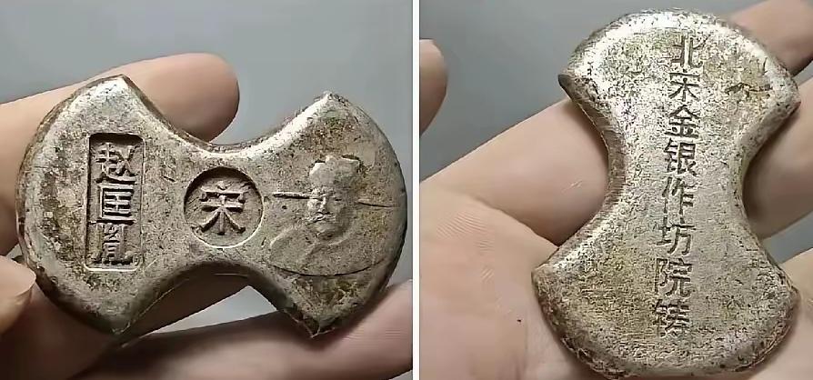 绝对价值连城的宝贝！今天一朋友拿来一块蝴蝶结形状的金器要我鉴定。说相信我的30余