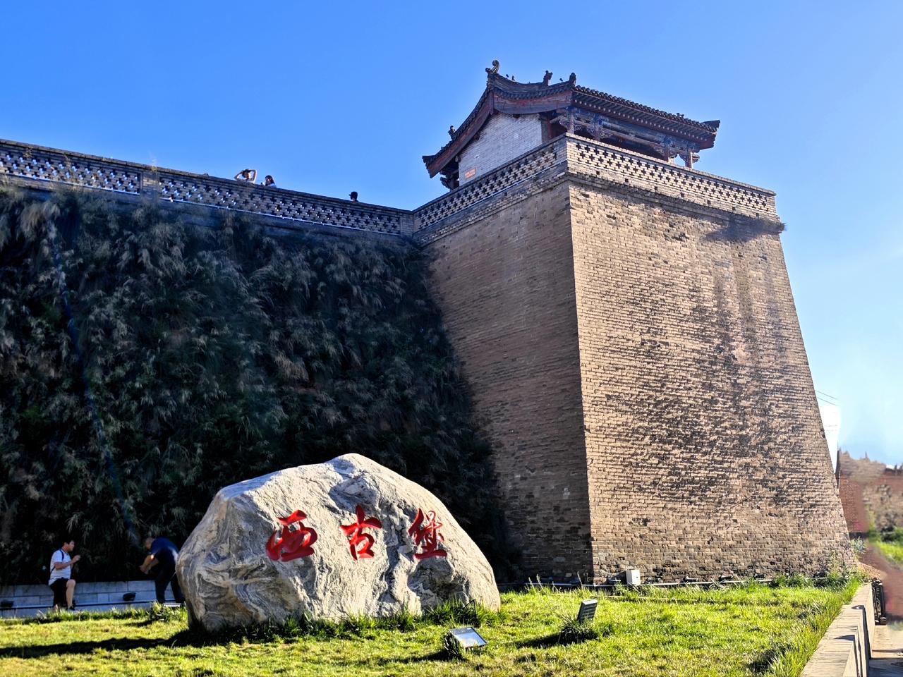 蔚州暖泉西古堡，明代修建，集瓮城、古戏楼、宅院、寺庙于一体，是保存最为完整的一座