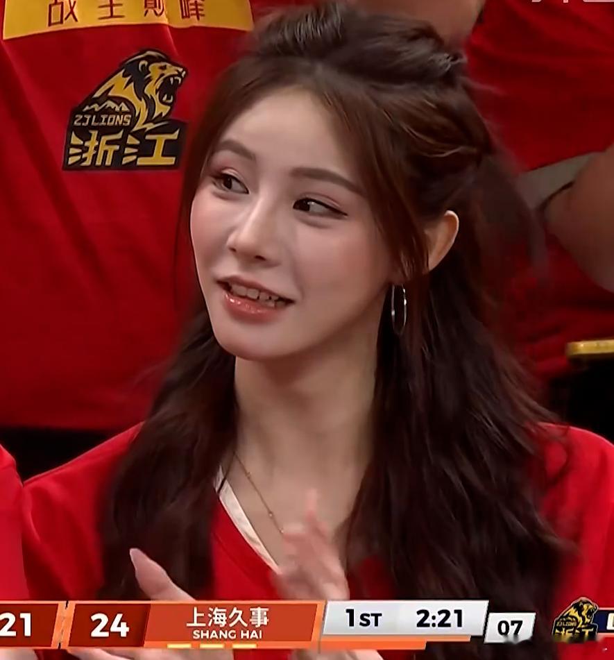 CBA为梦想正当燃美女球迷~