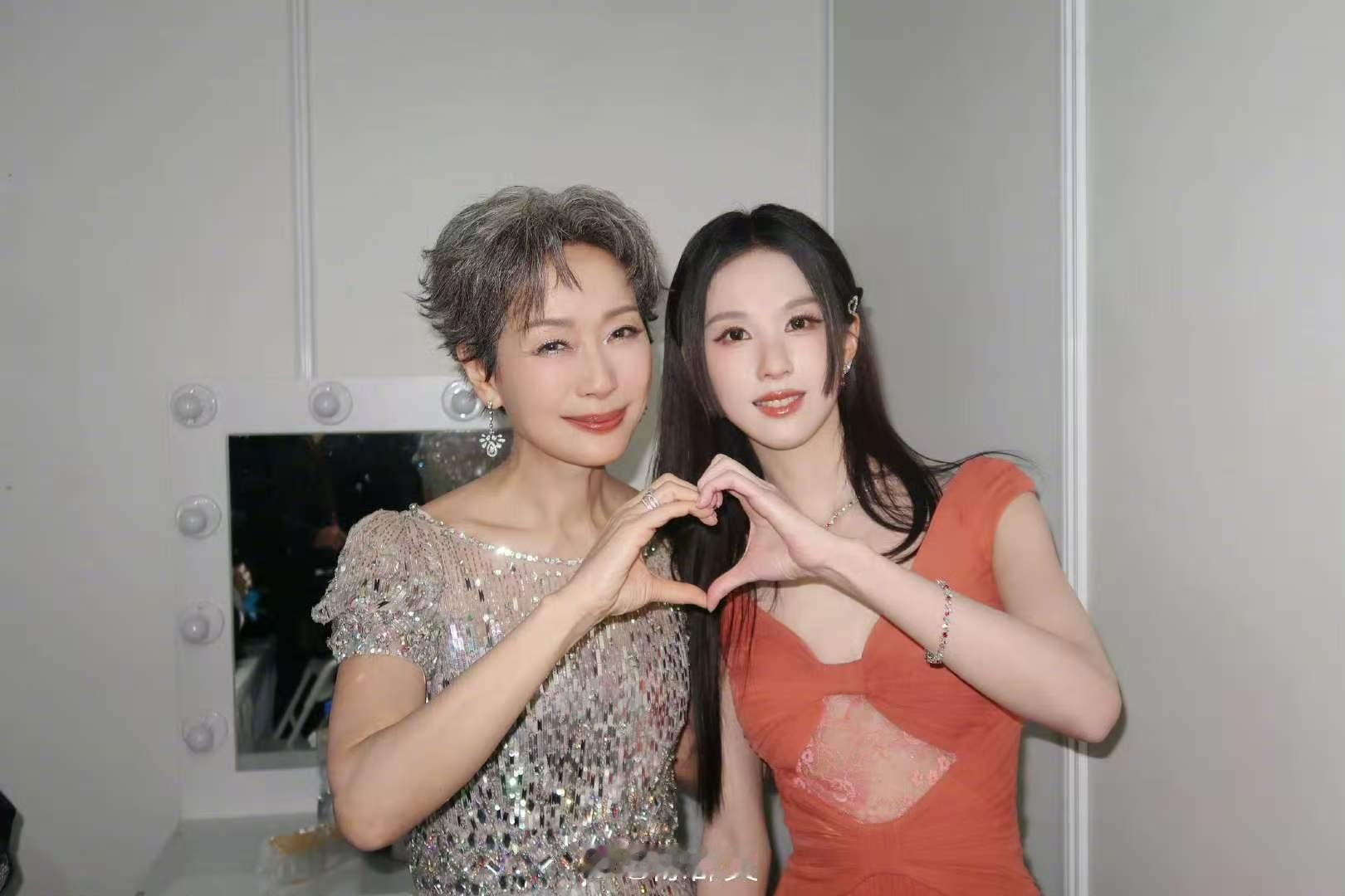 陈都灵再来分享一波合影叶童陈都灵合影对我的眼睛很友好的一组图！