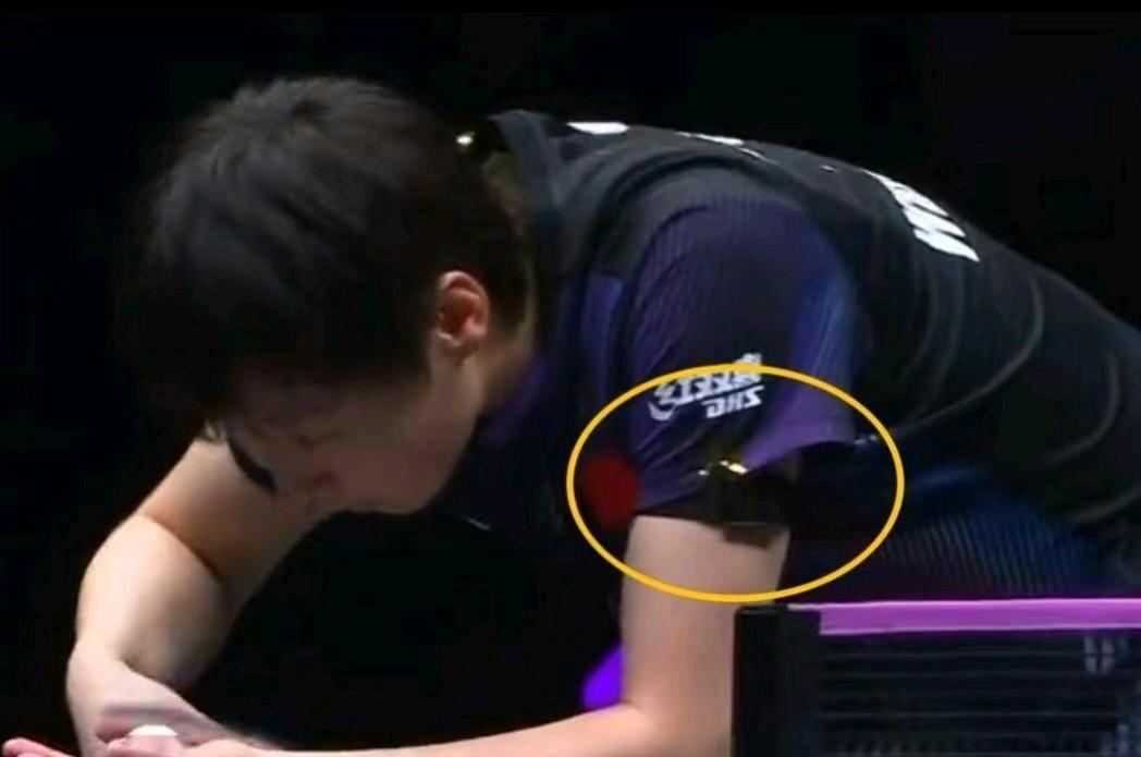 终于知道王曼昱为啥输了不是打不过大藤沙月而是事出有因，以前从来就没有看见