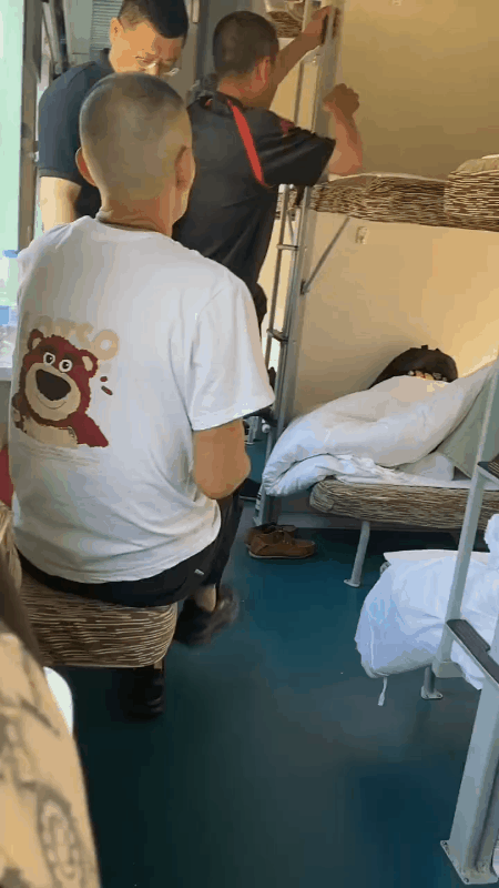 这个绿皮火车卧铺车厢里的中辅，到底是哪个“天才”发明的？它真是一个反人类的设计