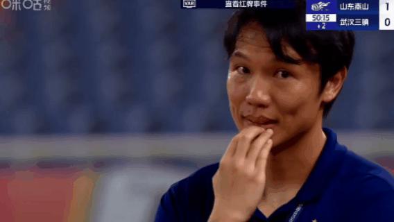 这样拿红牌？！黄健翔直呼没必要！武汉三镇队门将，这是不想踢山东泰山队了吗？[wh