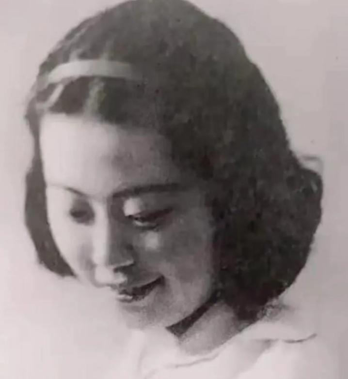 1942年，沈安娜给徐仲航寄了一封信，但徐仲航已经被捕，这封信落到敌人手中。她解