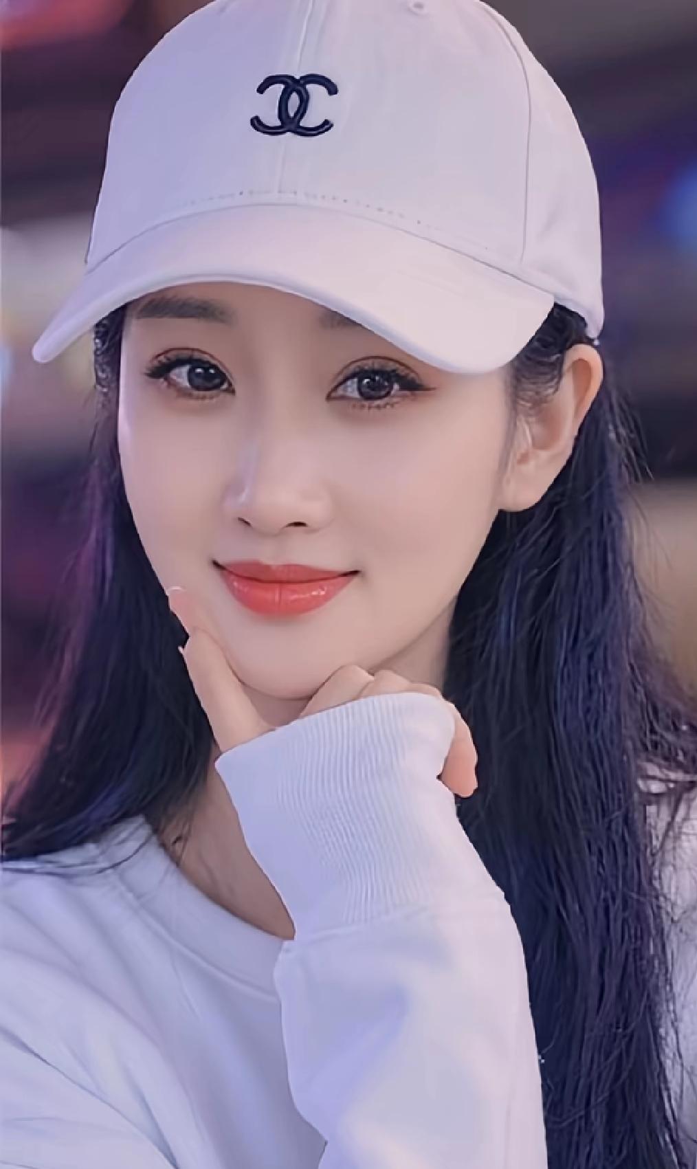 美女究竟能有多美风停了，雨也跟着走了。她来了