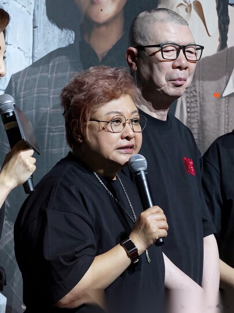 我闺蜜在影视公司干了七年法务，她跟我说了一句话让我目瞪口呆，她说：韩红这次在