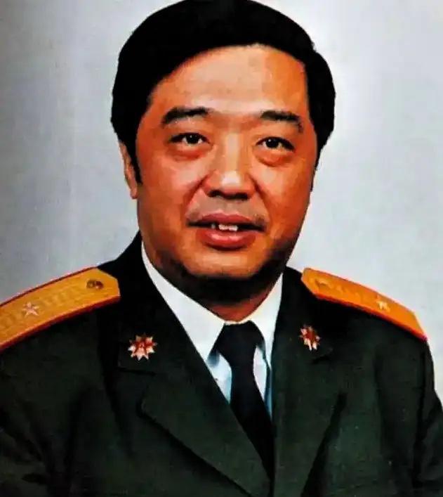 1963年贺龙独子没考上清华，找到父亲帮忙，谁知道贺龙居然大摇大摆开进了