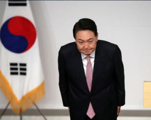 突发消息！韩国前总统尹锡悦被曝光拒不配合调查问询后，当地时间7月16日，负责调查