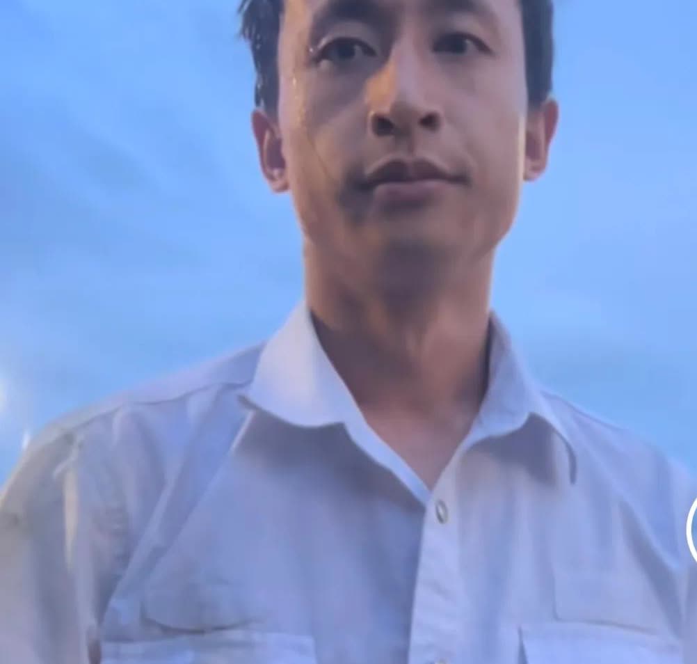 早上刷到一个学员开车把教练撞了，教练摔得还挺惨，问他驾照拿多久了？她说昨天拿的，