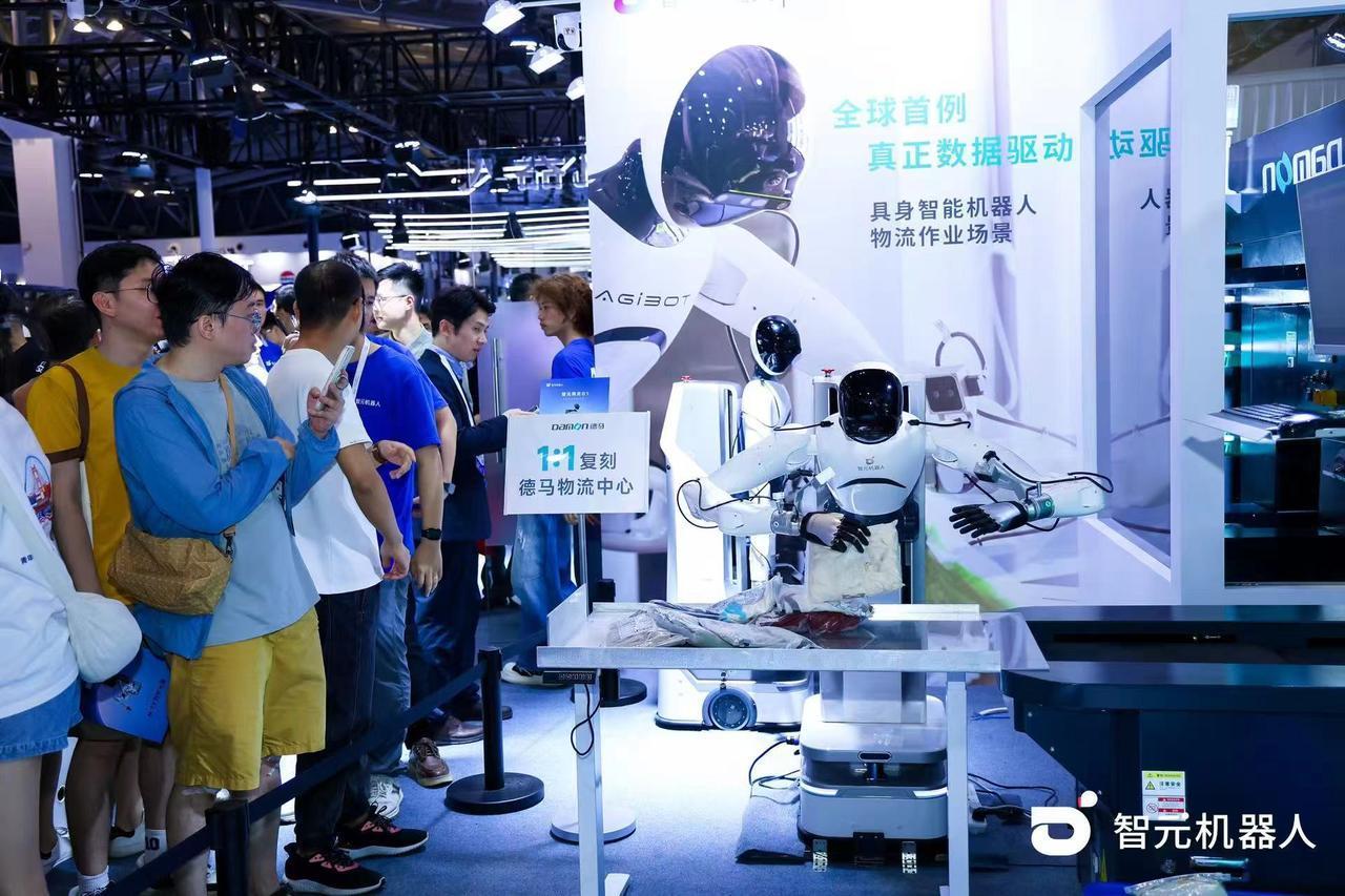 WAIC2025见证中国智造崛起！在2025世界人工智能大会上，智元机器人以