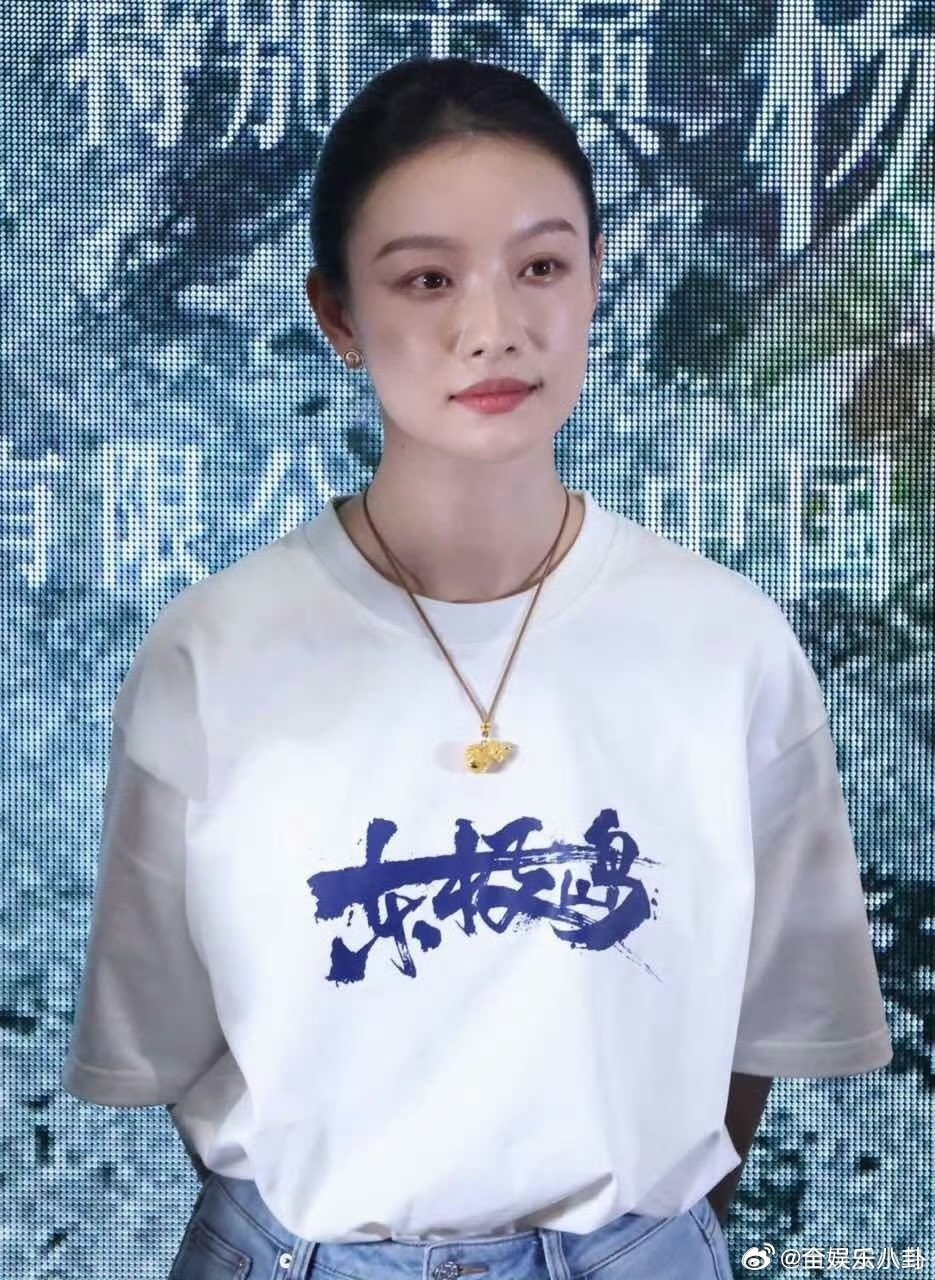 倪妮是不是胖了倪妮这状态绝了！圆润点更显气色，贴头皮造型大气又精致，成熟魅力挡不