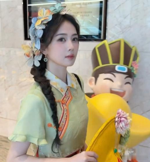 白鹿奔跑吧今日出妆路透、白鹿美丽清新的花仙子谁看了不夸一句美！白鹿奔跑吧路透清