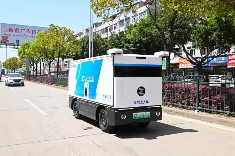清华大学教授一语道破：搞无人驾驶汽车、无人酒店、饭店机器人都不奇怪，真正让人担心