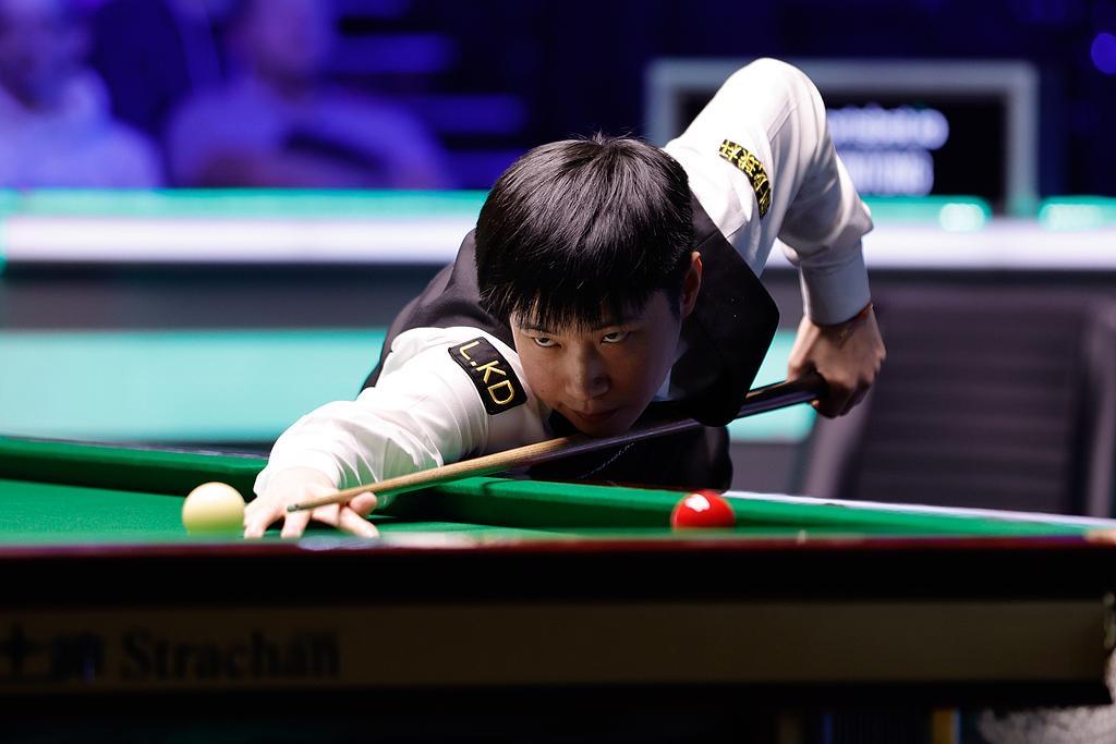 赵心童创“三冠”新纪录，英媒直呼：其统治力“令对手胆寒”当