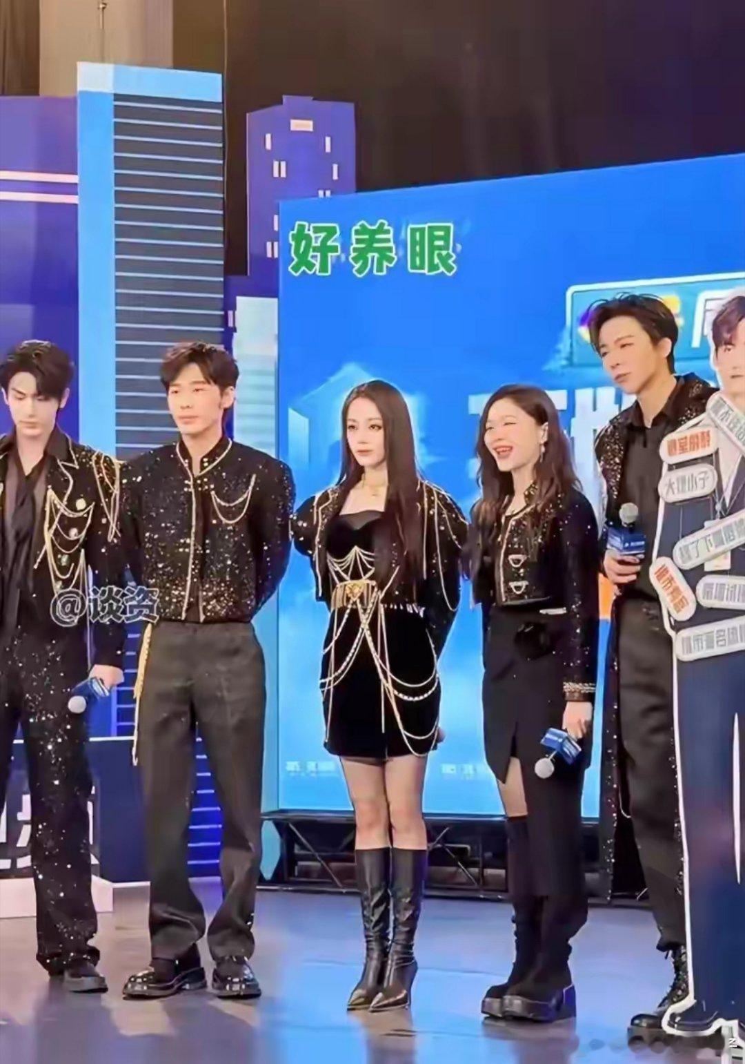 金靖自嘲长相，同框迪丽热巴却不违和，美的不相上下！​​​