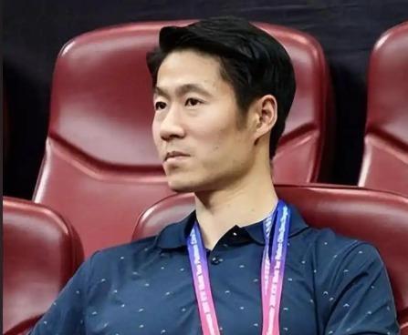 王励勤这步棋，真把我看愣了。乒超刚打到第三天，两个不到19岁的小孩，一天之内把王