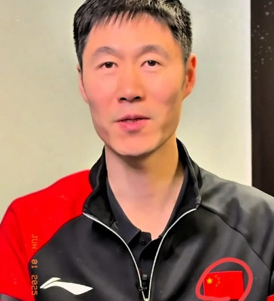 王楚钦现在估计心里沉甸甸的。他怎么也不会想到，混双比赛又被说成没戏了。他们要