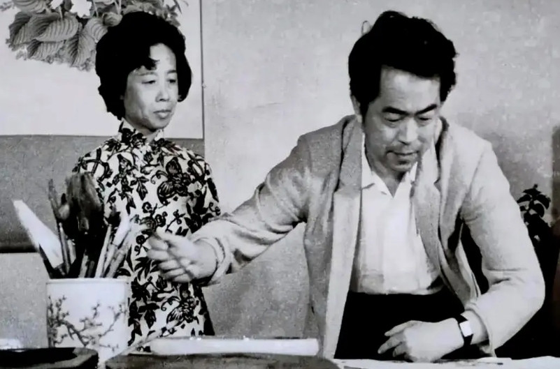 范曾把老友须遵德妻子接到自己画室，三年里两个儿子改口叫“爸”。须遵德原是一机
