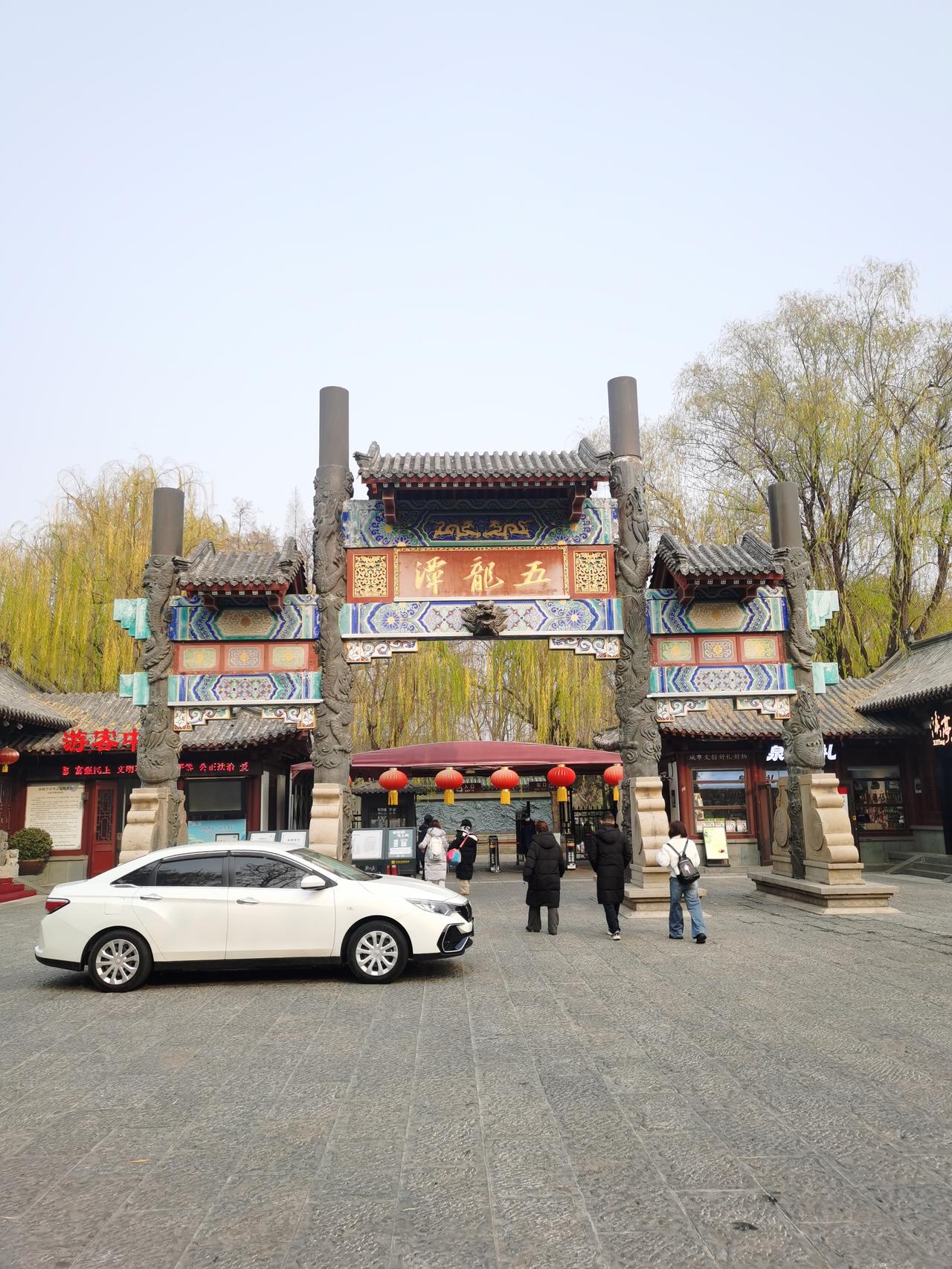 今日运势：乙巳年戊子月戊辰日2025.12.25日鼠：主动抓住机会牛：