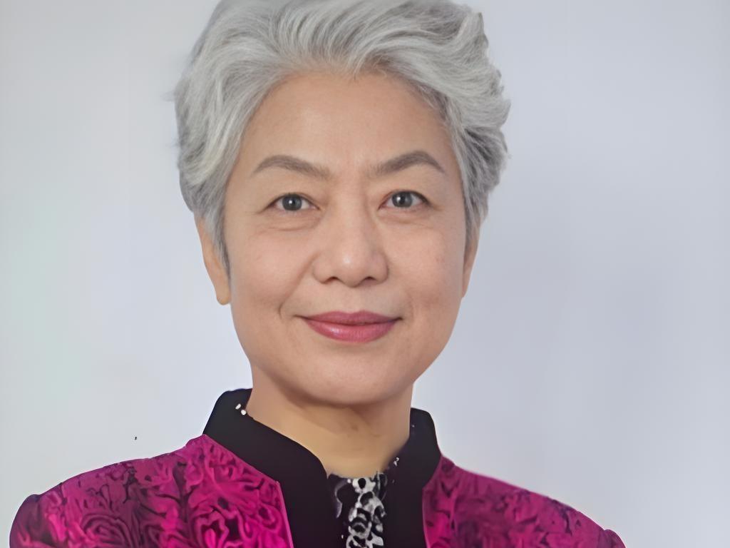 心理学专家李玫瑾说：“凡是总爱控制别人、干涉他人生活，把自己的想法强加给别人的人