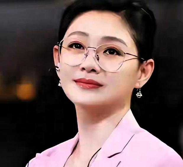 纠缠许久的遗产纷争终于尘埃落定，本以为风波平息，一场墓园悼念，再次牵动全网目光。