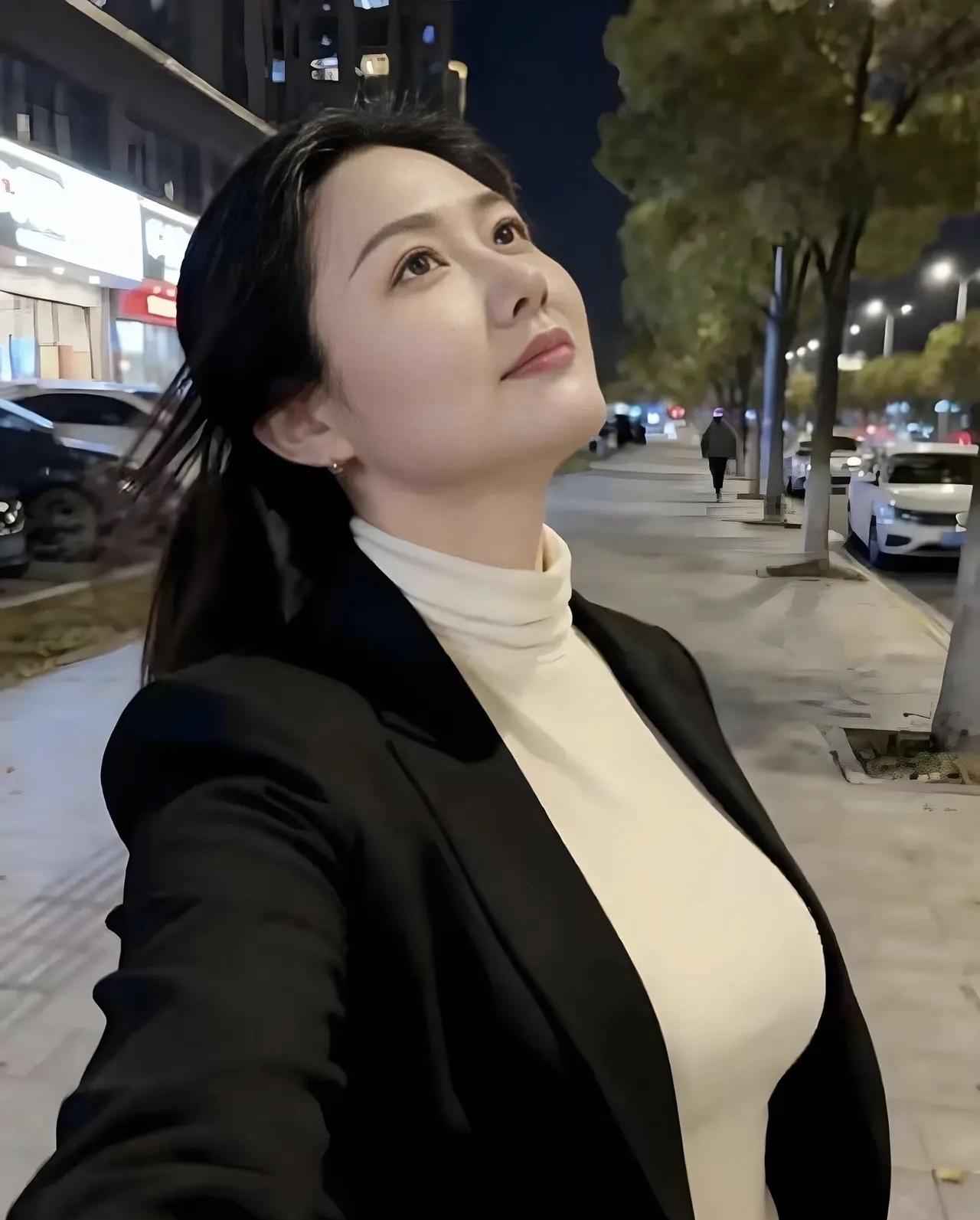 随律•梦中情人文/熏墨今宵对月诉缠绵，生世同心结善缘；有幸红尘同枕梦，你