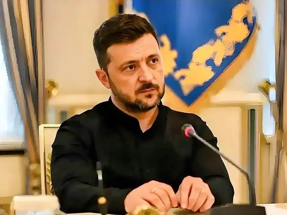 泽连斯基坚持抗战，背后有深刻的政治考量当前，泽连斯基宁可让乌克兰领土丧失、士兵