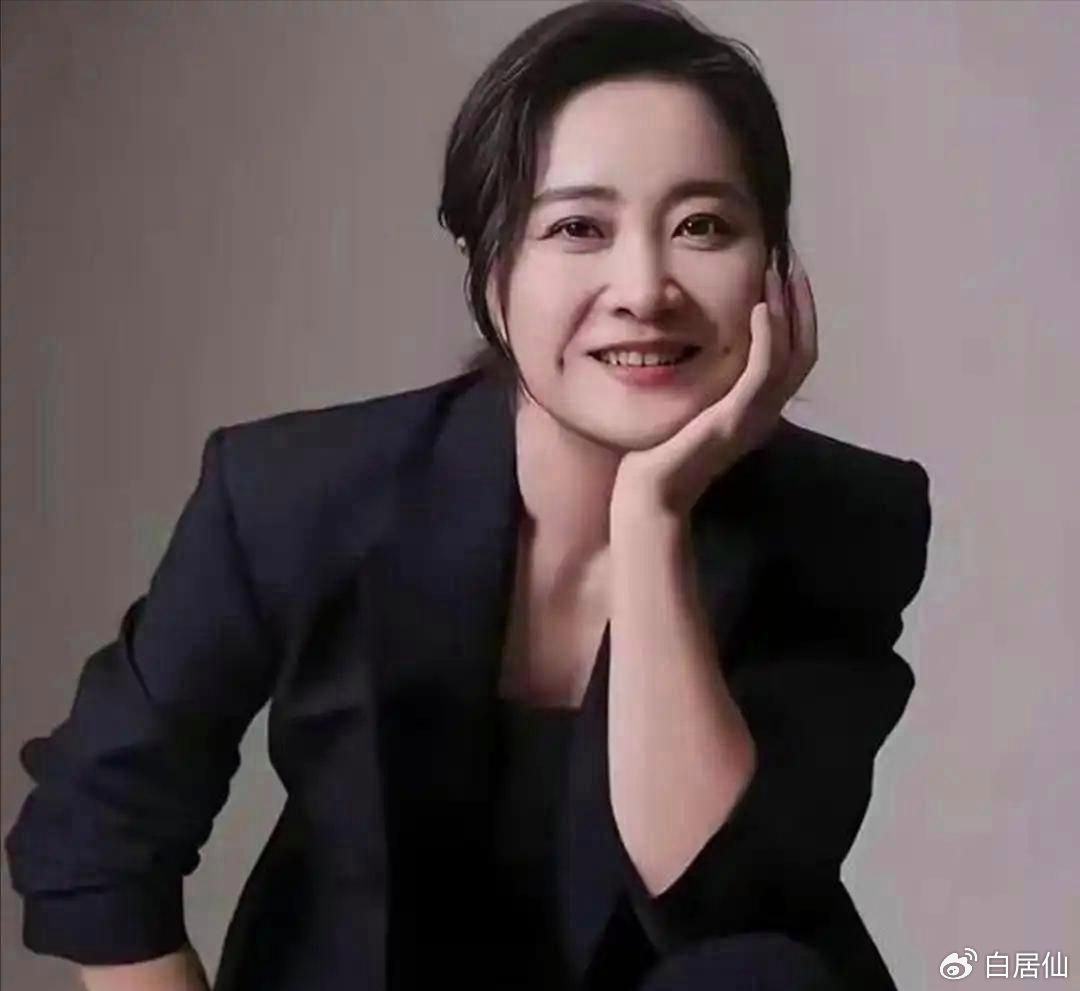 扒一扒贾玲的收入账：拍《李焕英》54亿票房，她到手才5000万，剩下的全让资本拿