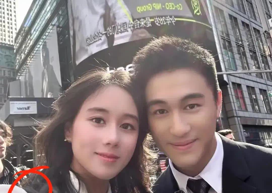 一觉醒来，何猷君的人设塌了？之前何猷君给人的感觉就是疼老婆、宠妹妹，对