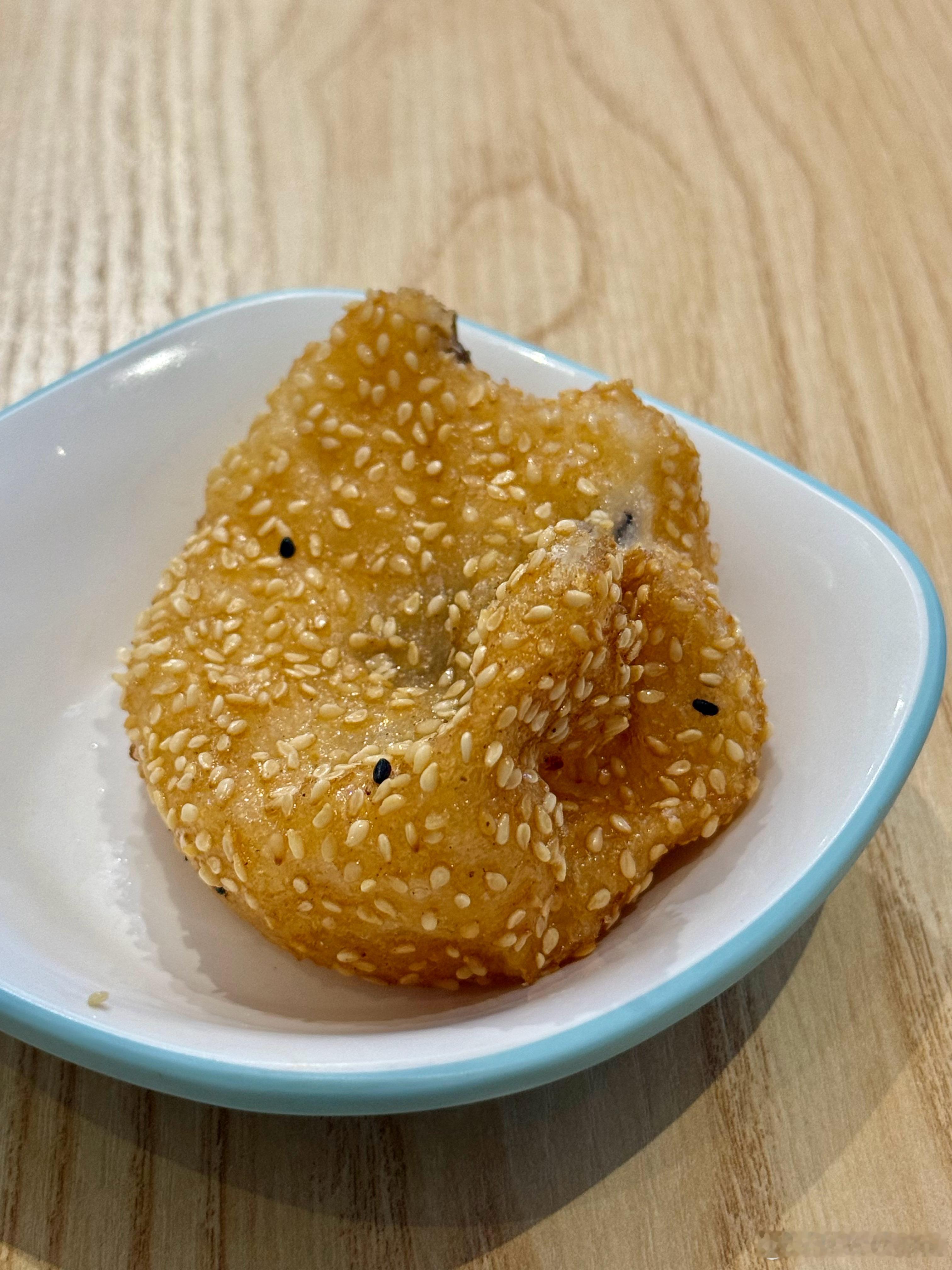 早安魔都｜碳水早餐唤醒童年记忆好多年没吃麻球了，虽然这颗是冷的，但算是比较精准地