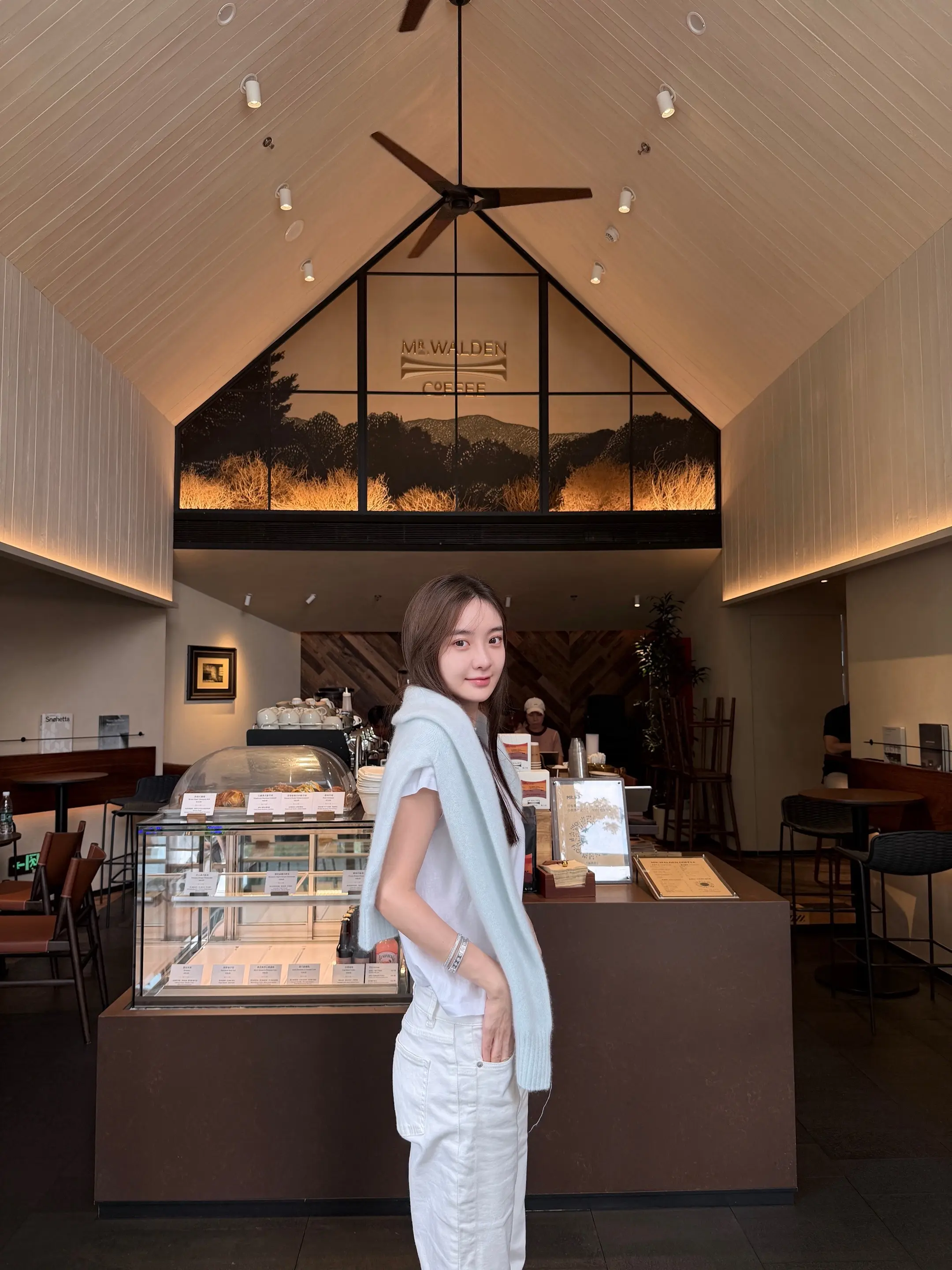 松弛感日常记录 咖啡店穿搭