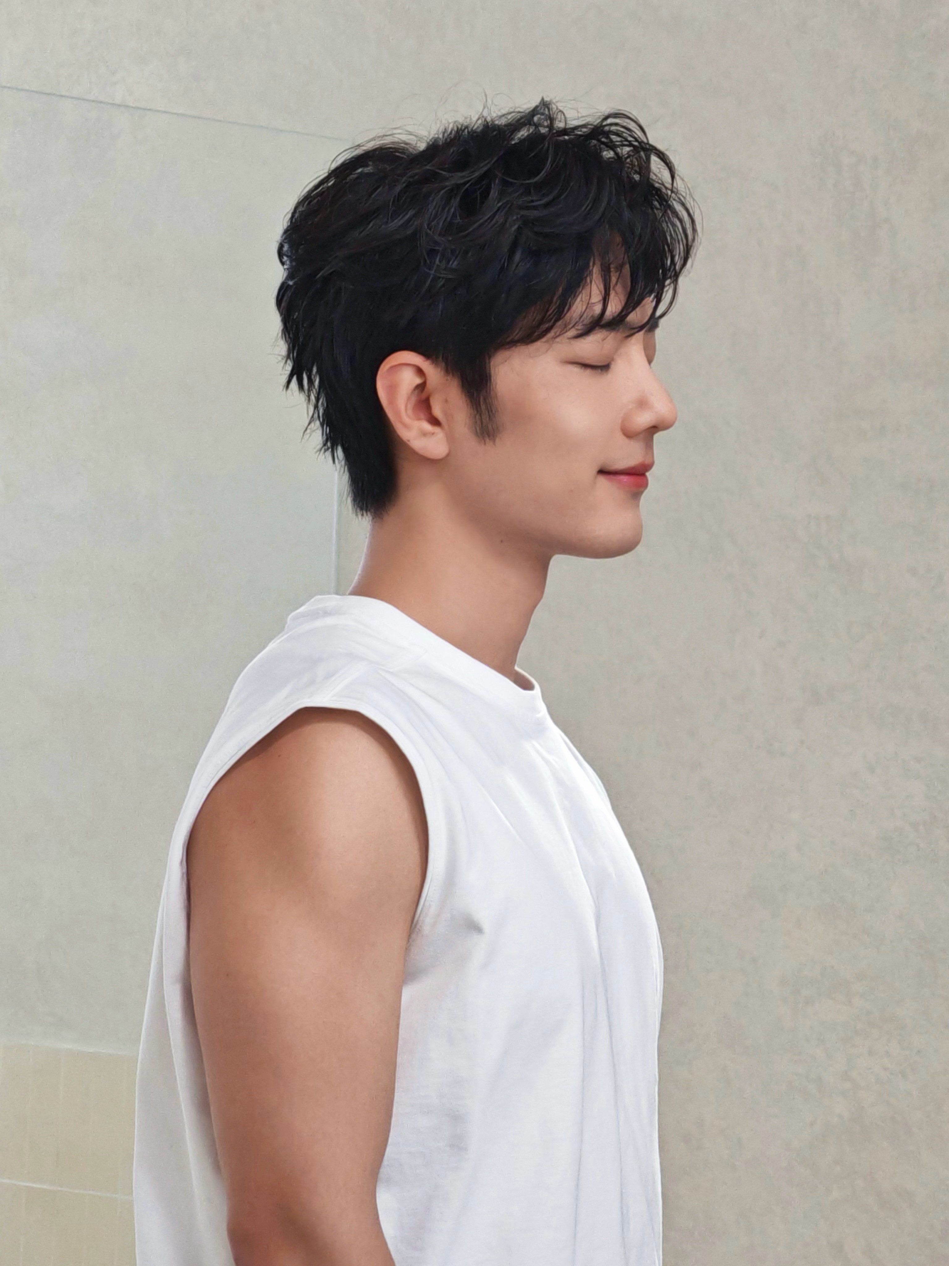 【肖战的日常随拍】肖战完全清爽男大“于寻常缝隙里拾得几帧关于的刹那”肖战的日常