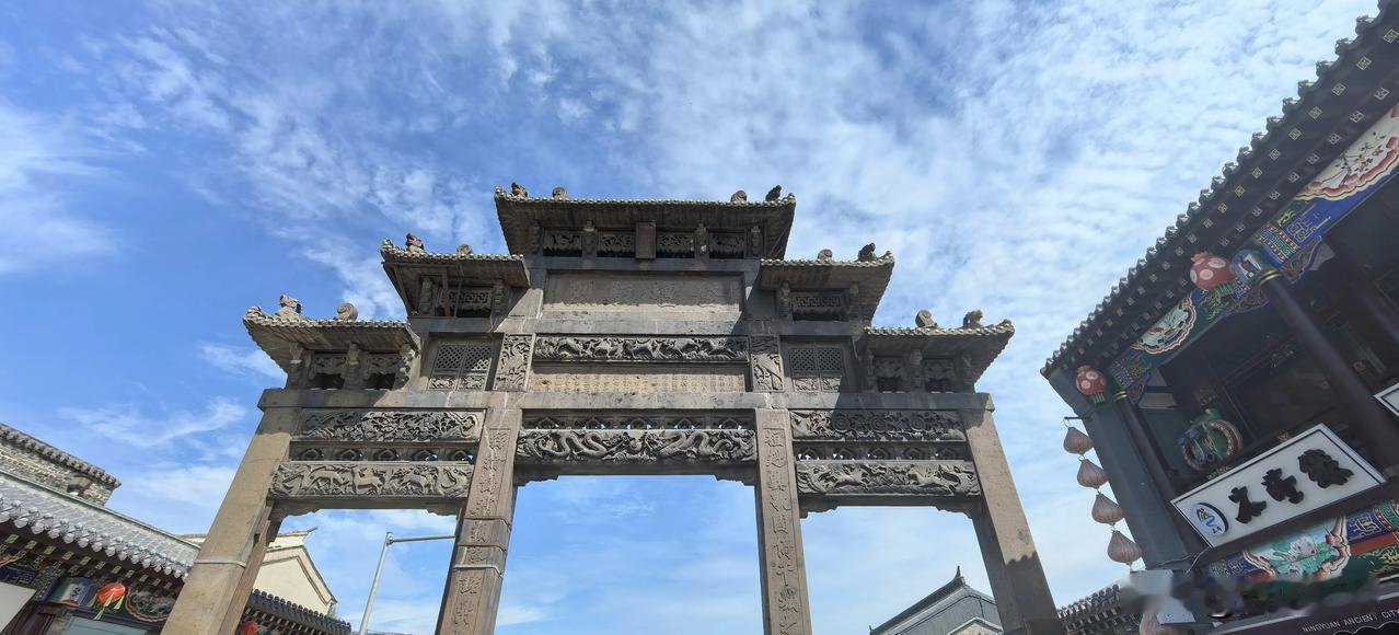 兴城古城。怎么说呢？是个没来觉得必须来、来过又觉得不值得的地方。以前也来过，作为