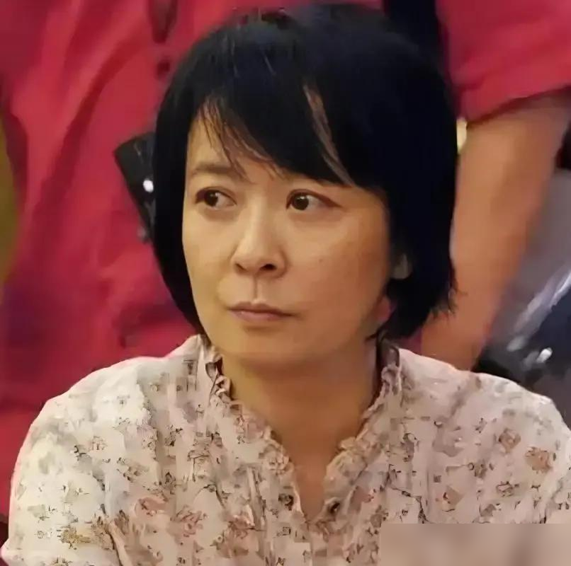 2005年离职会，王京花就撂下一句话：谁想跟我走？陈道明、刘嘉玲、胡军、梁家辉，几十号一线艺人当场起