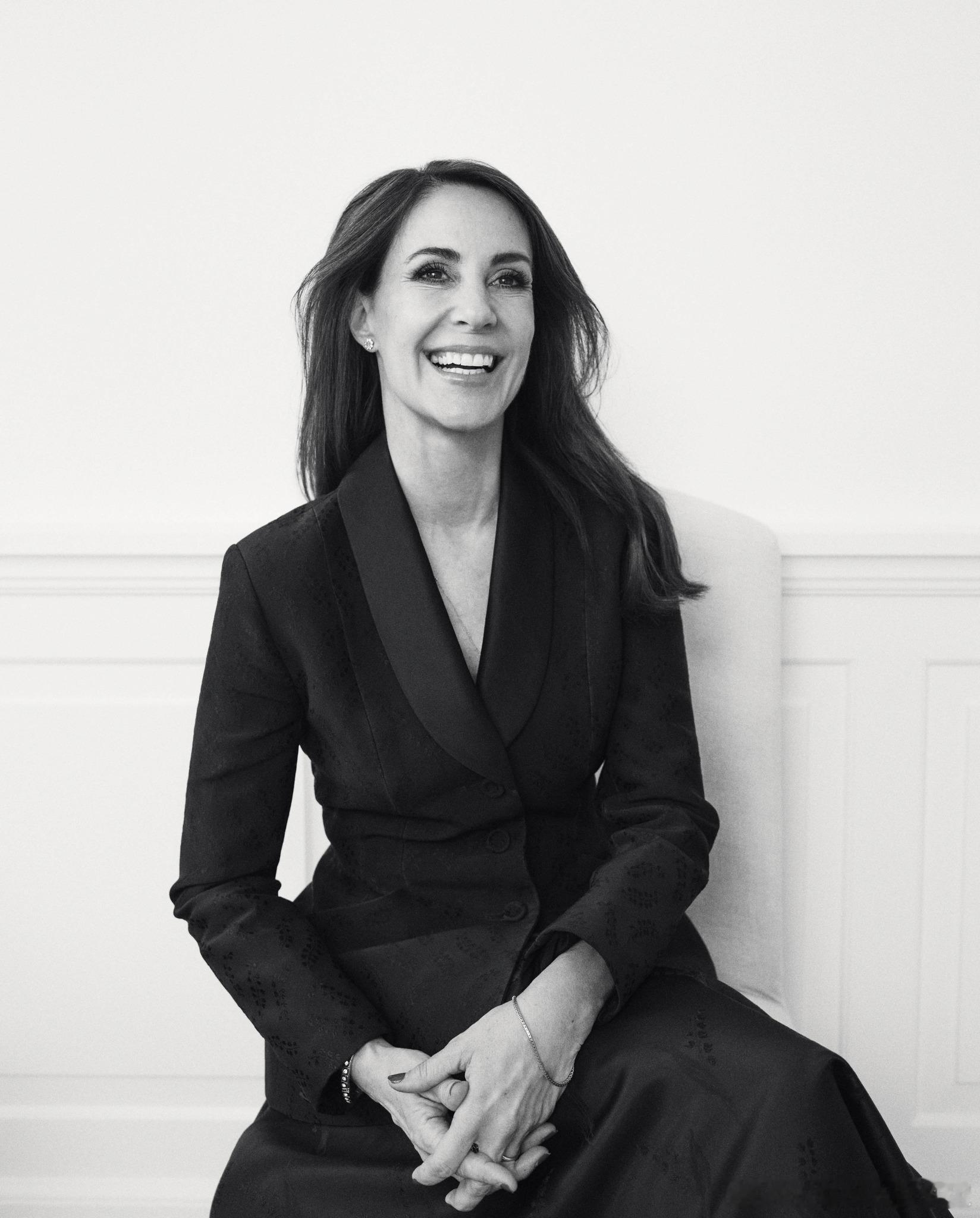 新闻分享最近丹麦王妃玛丽接受本土杂志《Børsen》的50岁生日采访并拍摄硬照