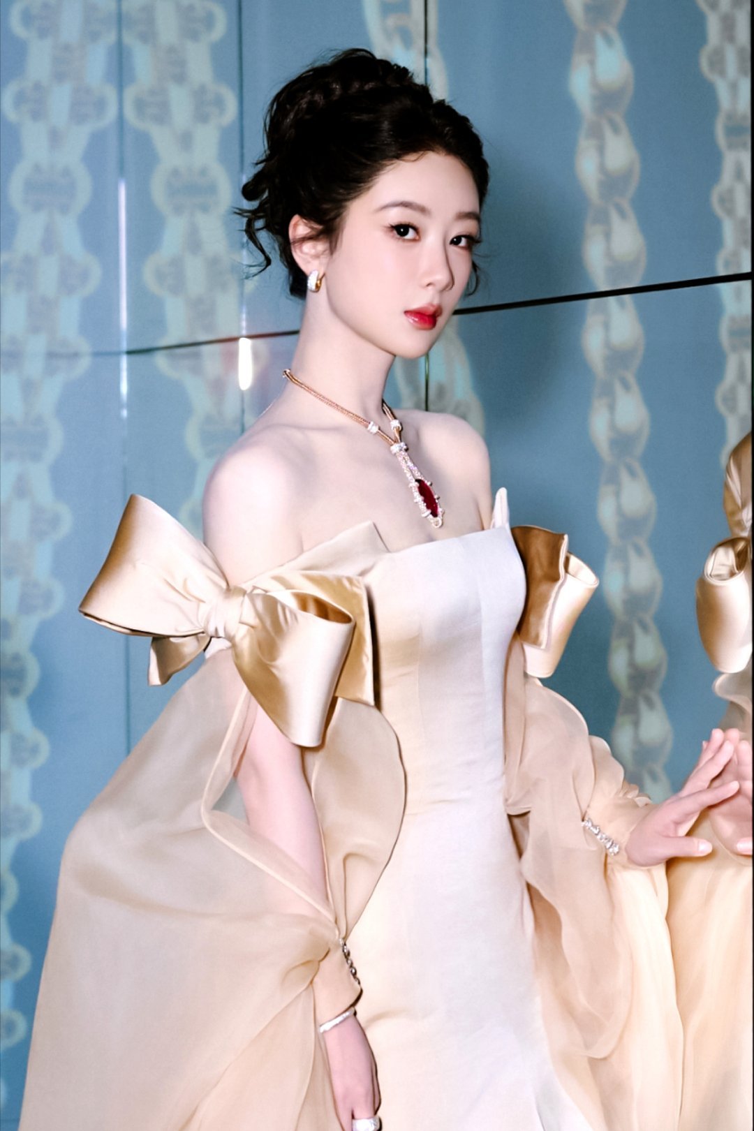 杨紫杨紫我喜欢你遇见你是这么美好的事情，像森林听见风声，像黑夜缠绕星辰🥪