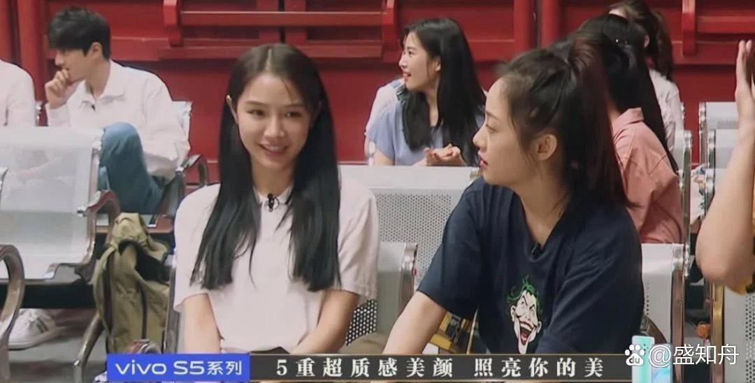 卢昱晓‏最早那会‎儿，还‎完全是⁠个素人，⁠没任何曝‏光。