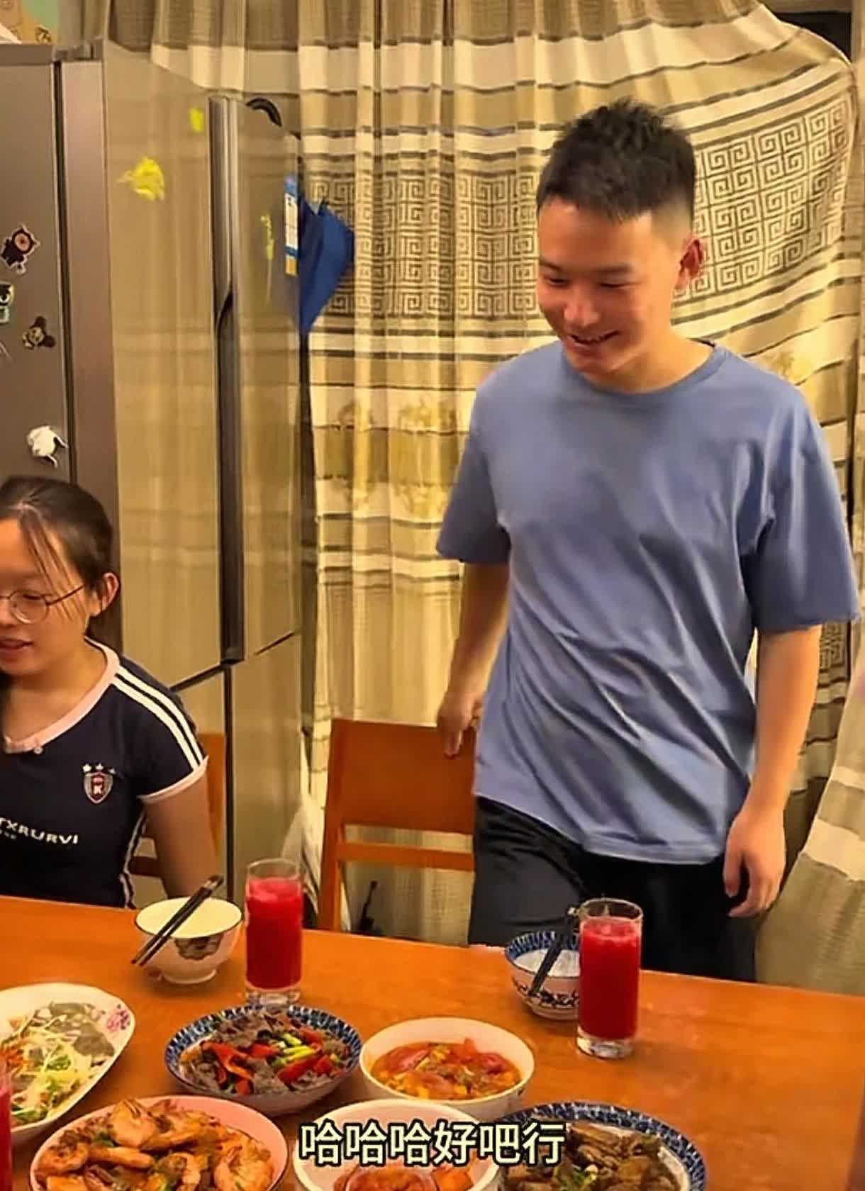 谢浩南这次回来变化真大！发型真丑？以前谢浩南都是板寸头，头发短短的，稍微长长