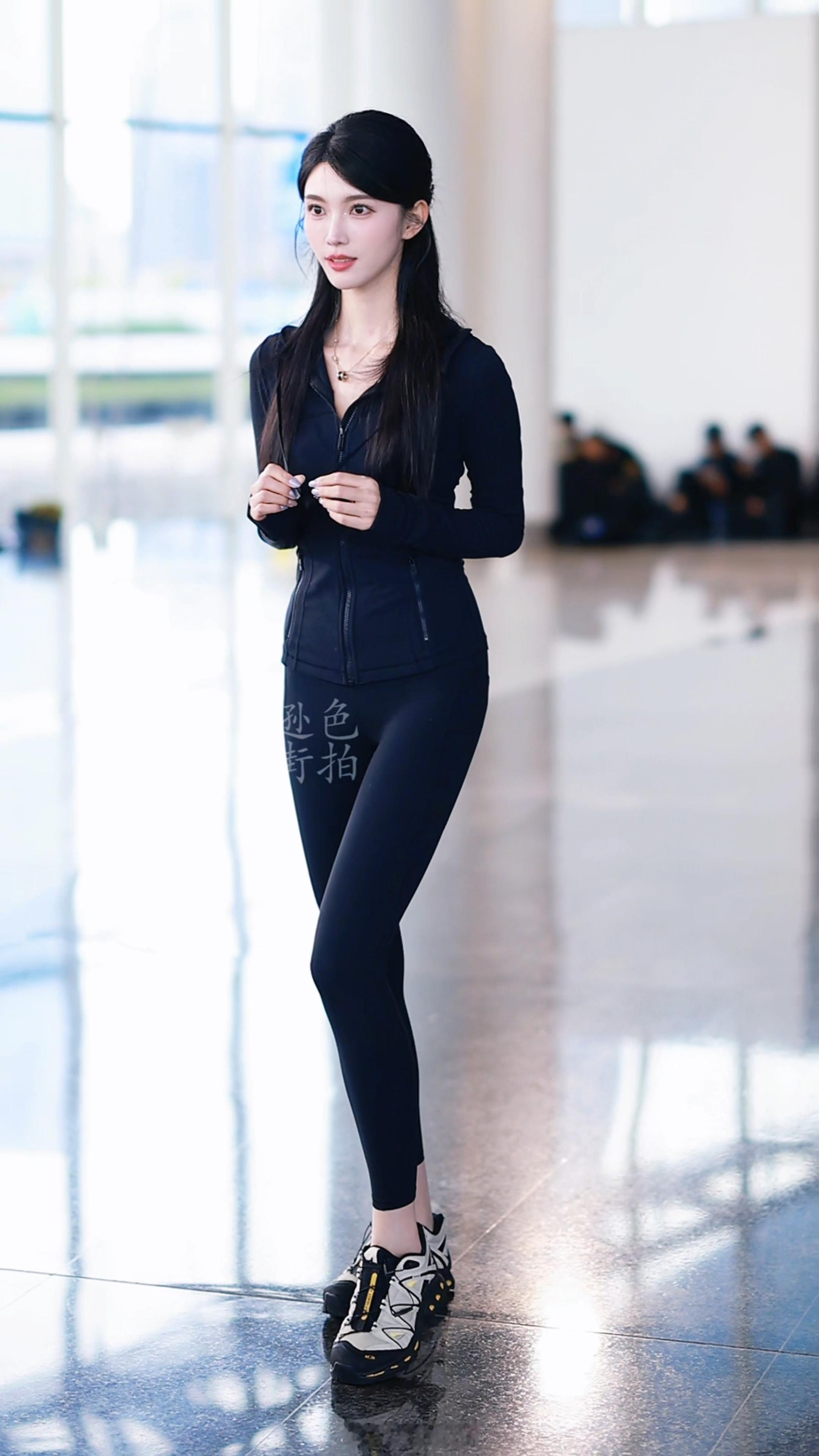 【成都街拍】美丽俏佳人。丨摄影拍照每日穿搭​​​