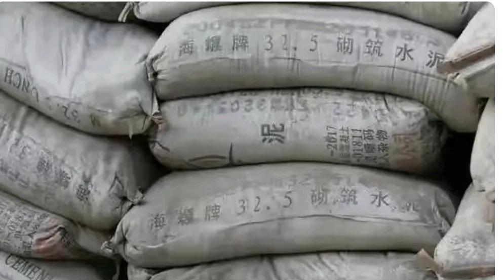 现在的农民工都不差钱了吗？50袋水泥扛到六楼给500块钱，竟然没人干？我哥装修