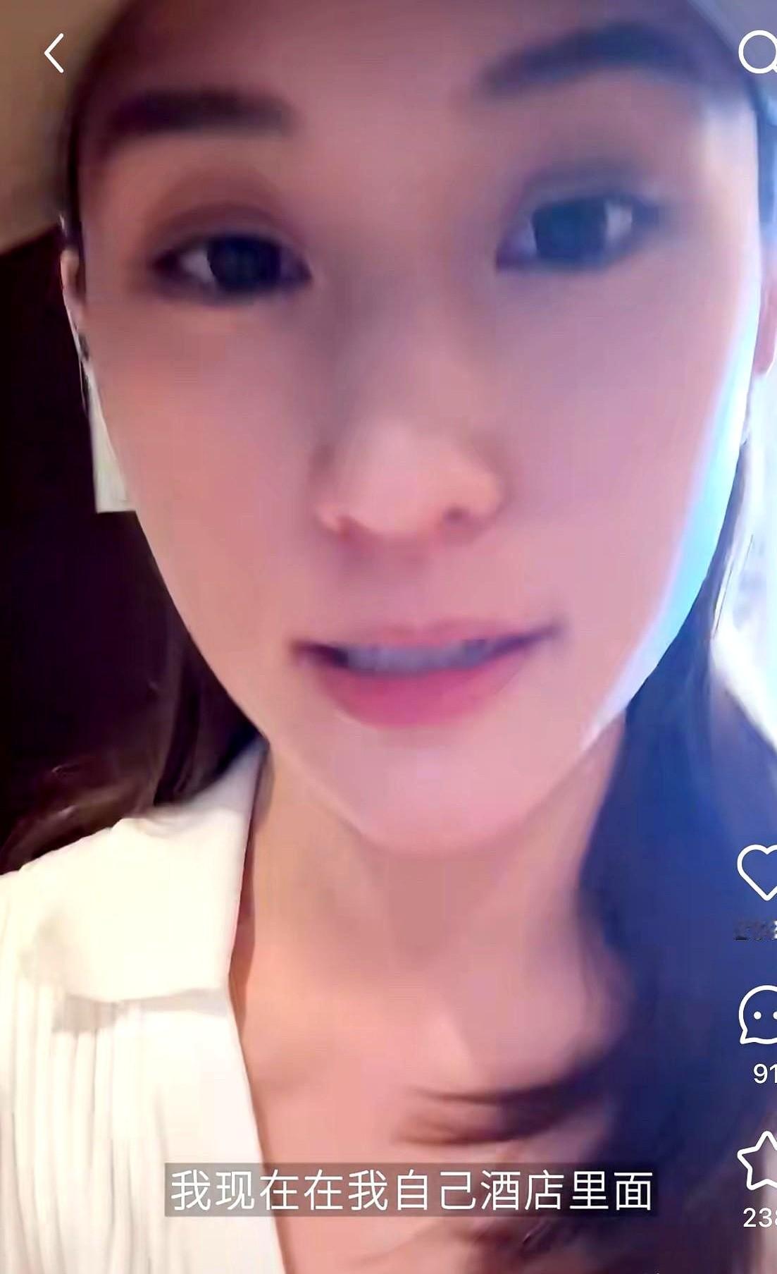 怪不得何超莲和窦骁老是被传离婚了呢何超莲最近分享了去澳大利亚开酒店董事会的视