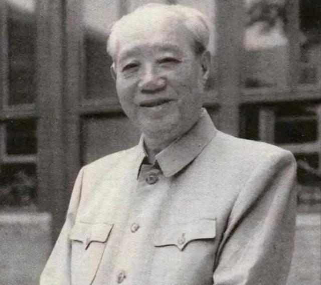 1979年，有人念及过往功绩，提议继续保留汪东兴的领导职务，但陈云态度鲜明，直言