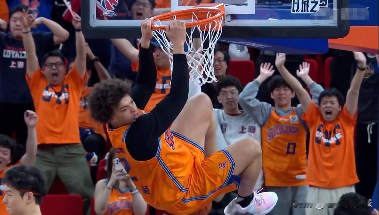 上海久事超级外援洛夫顿真是状态低迷！在今天上海久事主场迎战新疆伊犁特的比赛中，目