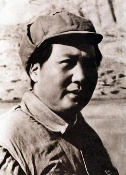 毛主席看人到底有多准？秦基伟老了以后说起这事直咂嘴：刚在主席对面坐下，还没等开口