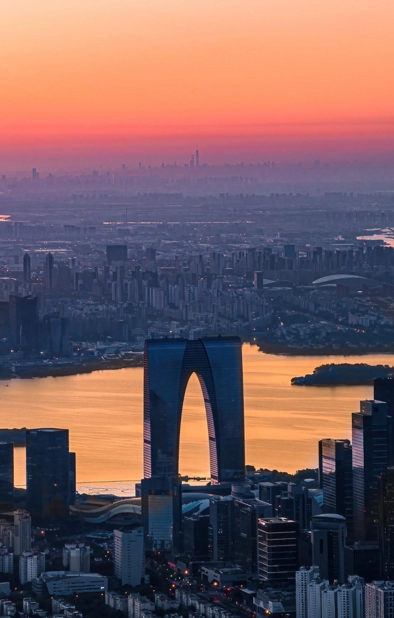 竟然能拍到苏州与上海同框，能见度太高了！​​​