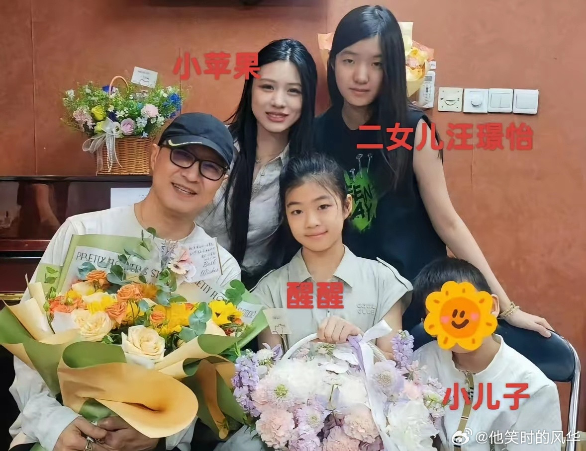 一直感觉汪峰的二女儿不像爸也不像妈，今天找到答案了，二女儿原来是隔代遗传啊！二女