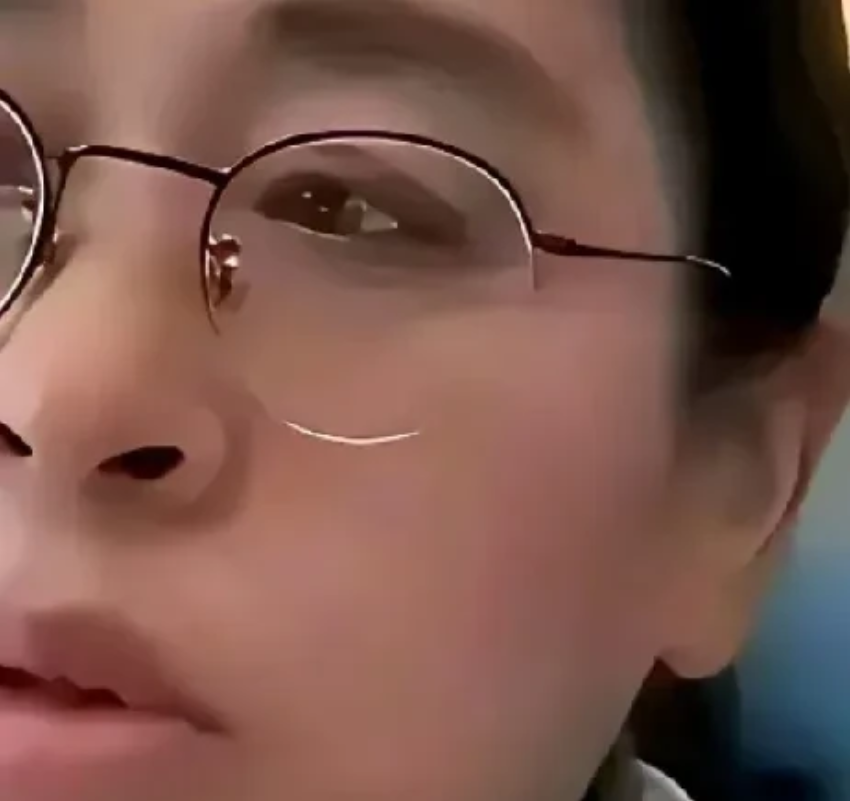 柴桑大姐谈论北海舅说道：因为不是嫡出，所以他们没有入祖坟，每年的家族拜祖自然没有