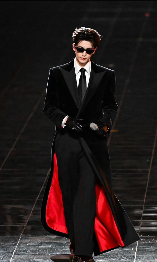 原来张凌赫宋威龙邓凯共用一张脸宋木子：我是宋威龙，我是张凌赫，我是邓凯。合着三