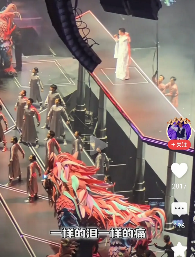 刘德华台湾演唱会突破重重障碍，昨晚在<em>台北小巨蛋</em>体育场举行了。昨晚的<em>小巨蛋</em>座无虚