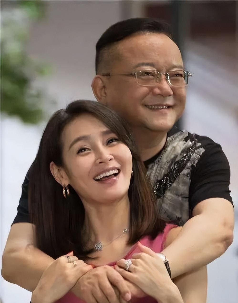 1996年，王刚花200万送女儿出国留学，没想到她却要嫁给老外，王刚极力